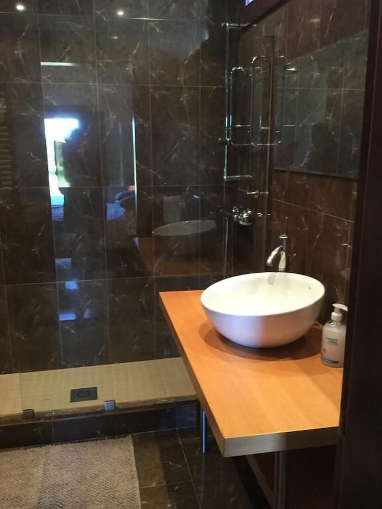 House, 4 Bedrooms, Non Smoking, Pool View photo 3