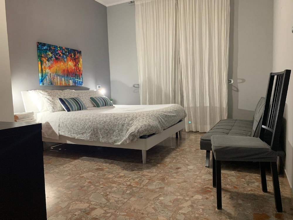 Executive Double or Twin Room, 1 King Bed, Shared Bathroom, Garden View (Camera Suoni)