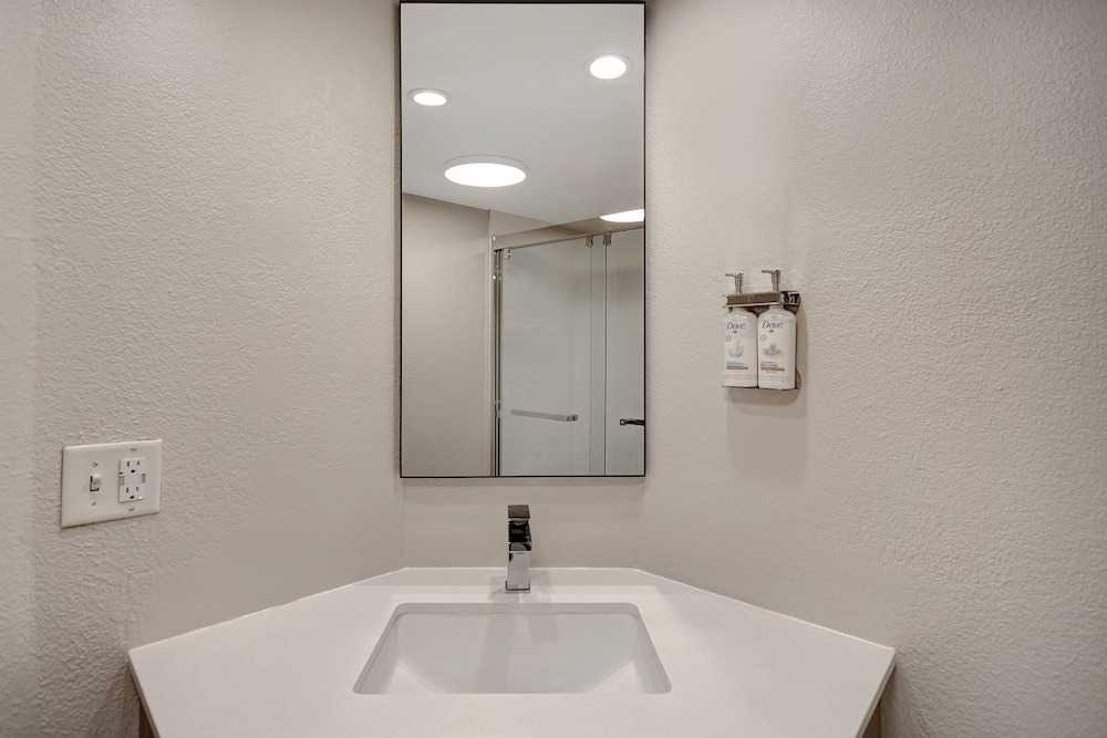 Standard Room, 2 Queen Beds, Accessible (Communication) - Photo 3