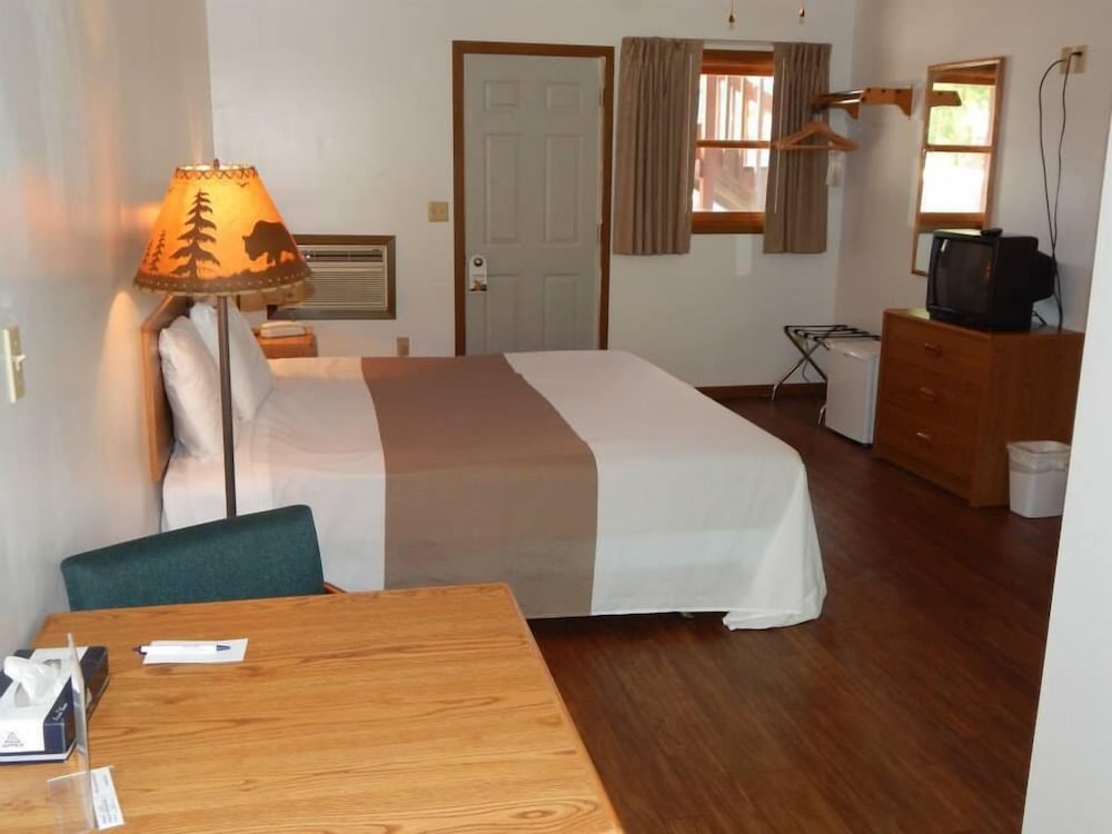 Deluxe Room, 1 Queen Bed photo 2