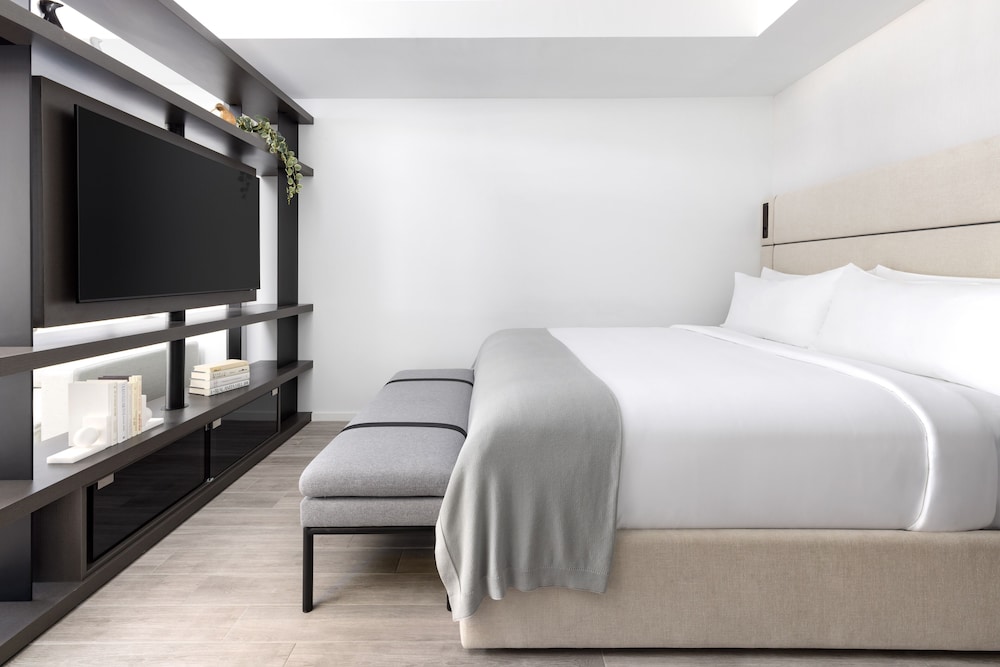 Bay View Studio with King Bed