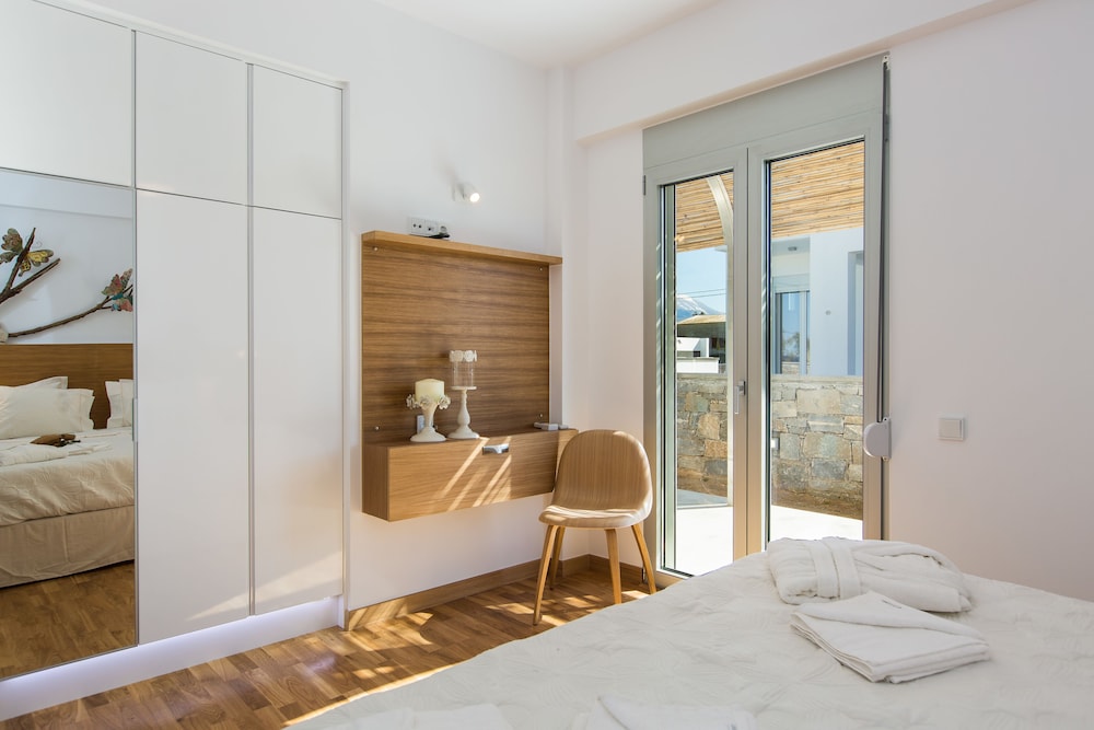 Villa, 2 Bedrooms, Sea View (Persi) photo 2