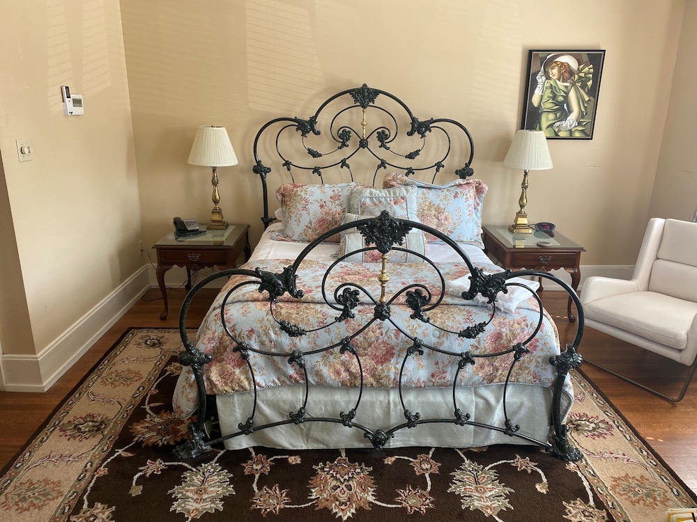 Room, 1 Queen Bed, Non Smoking, Jetted Tub (Delphinium) photo 2