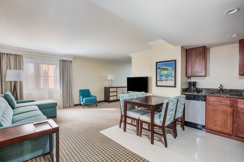 Suite, 2 Bedrooms, Kitchen, Pool View