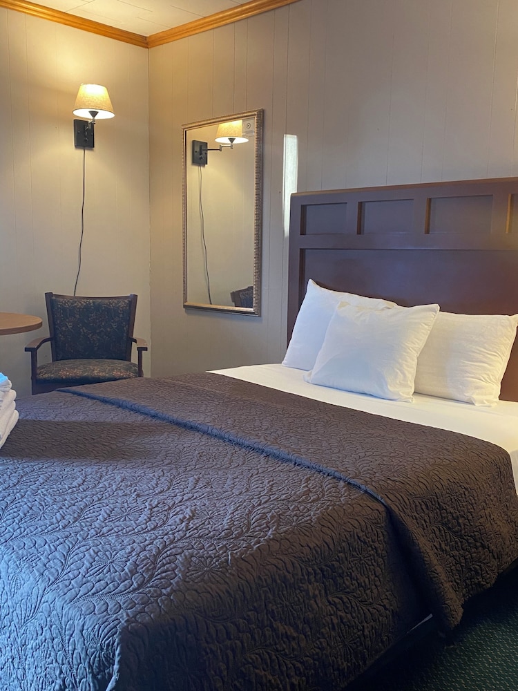 Queen Bed Efficiency photo 1