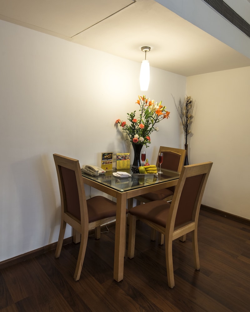 Suite - Photo 2