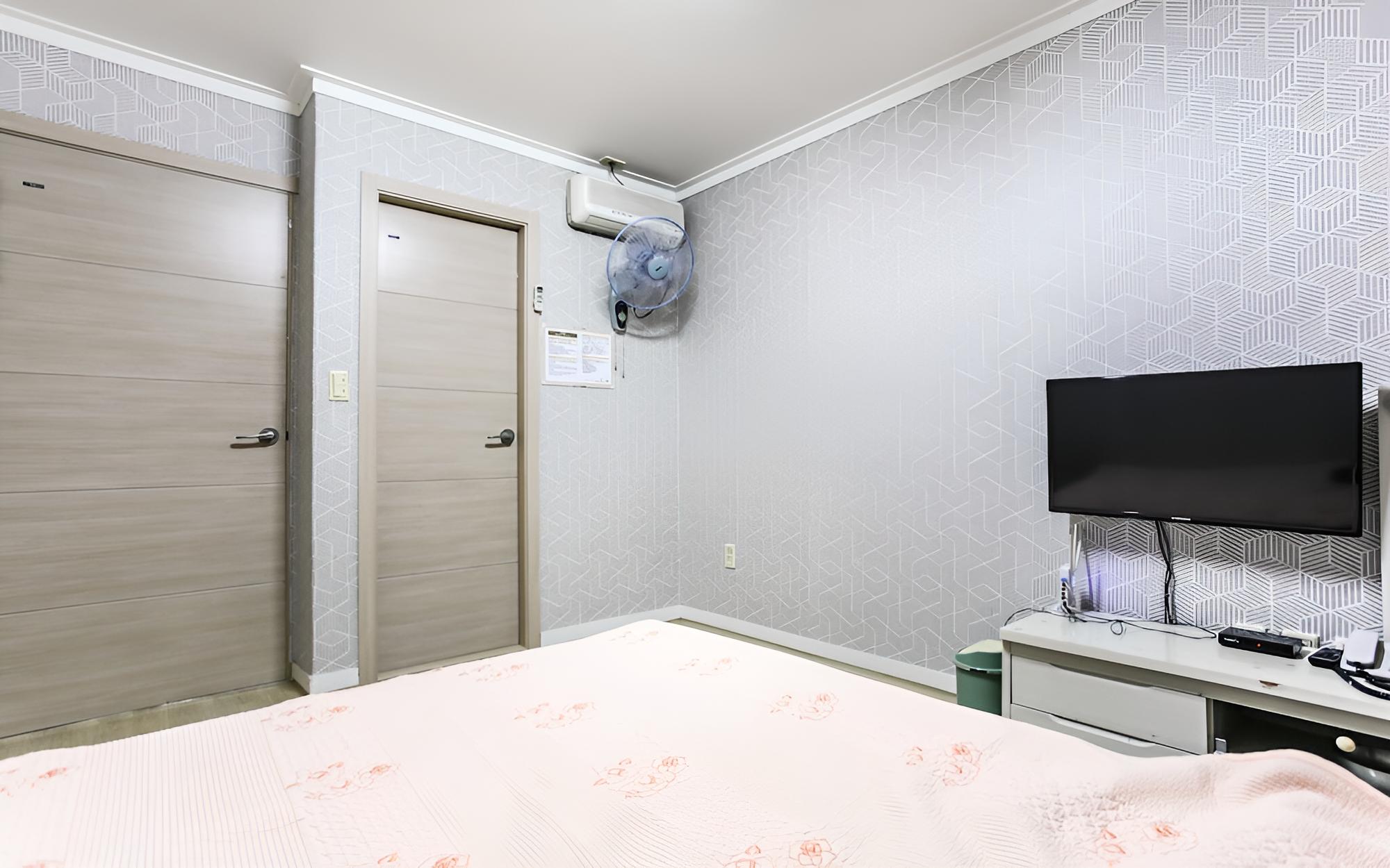 Room (Bed) photo 1