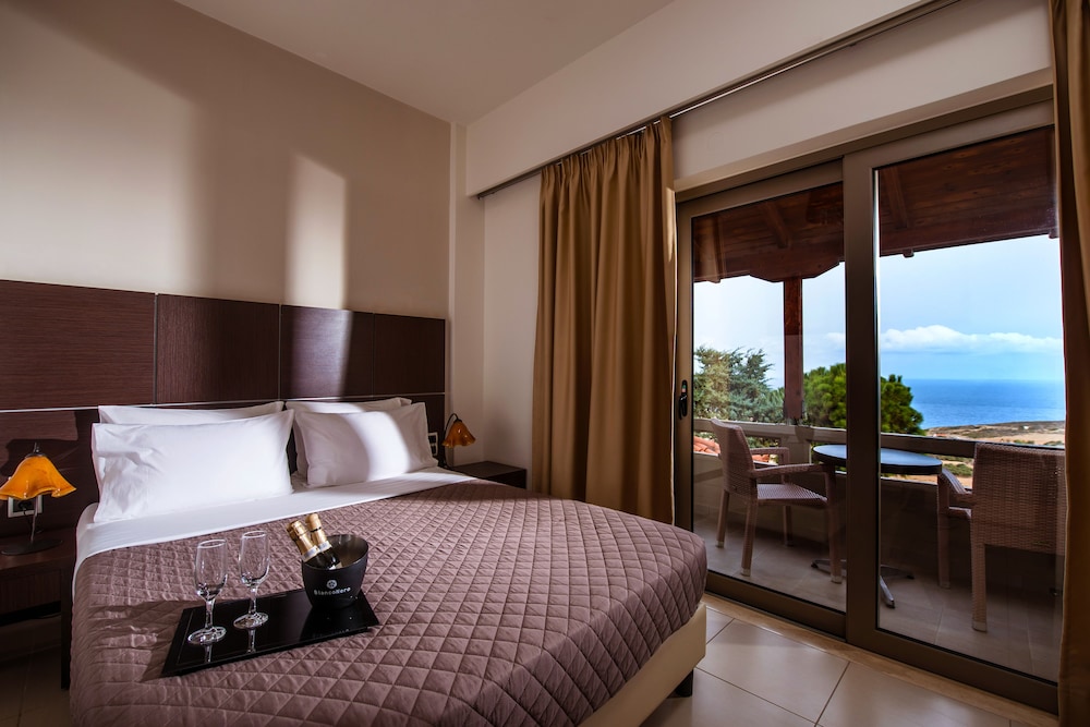 Deluxe Suite, Sea View photo 2