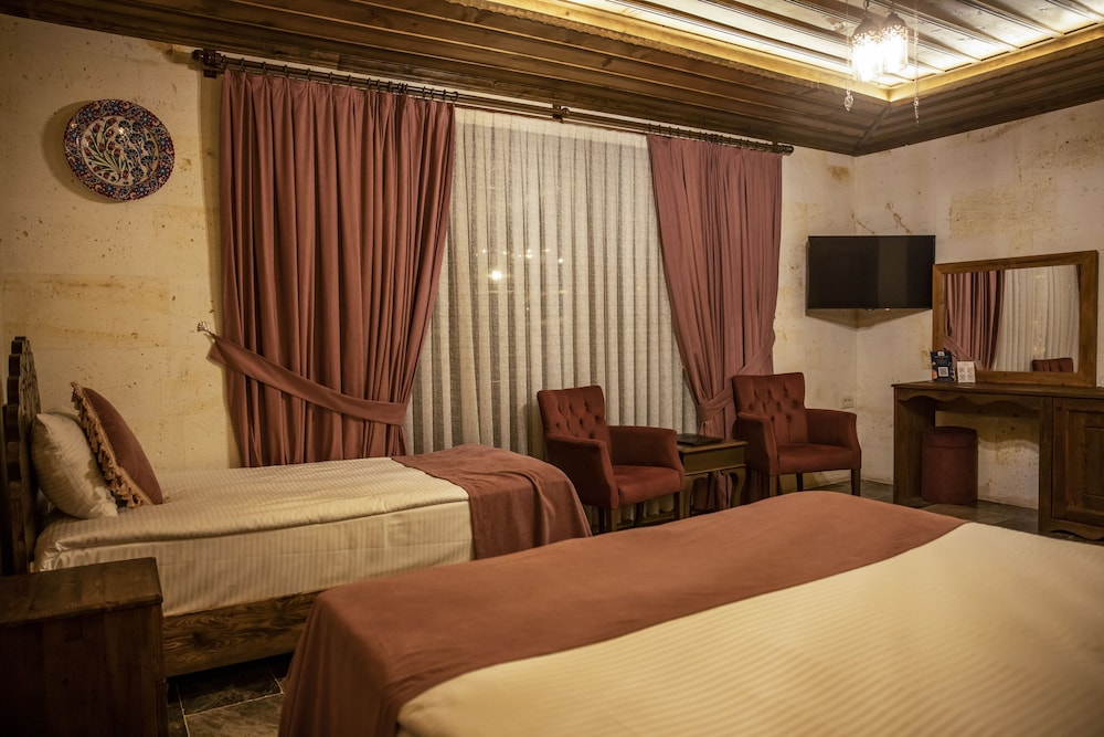 Deluxe Triple Room (Private Garden) - Photo 3