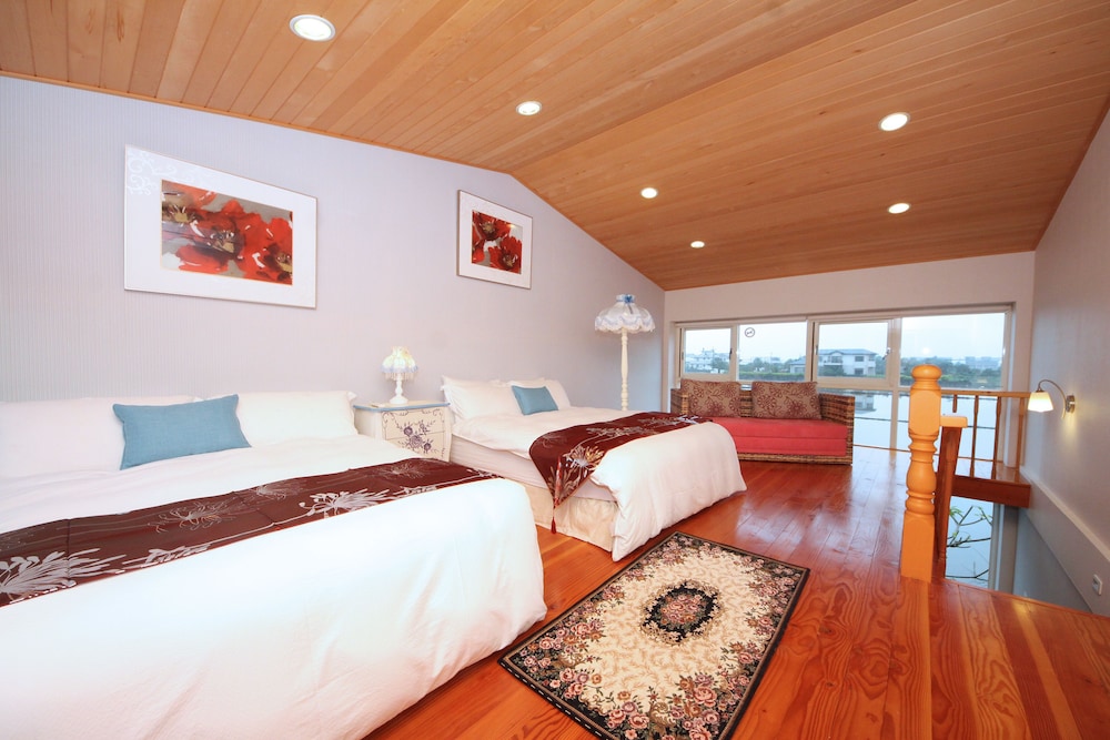 Wood Cottage photo 1