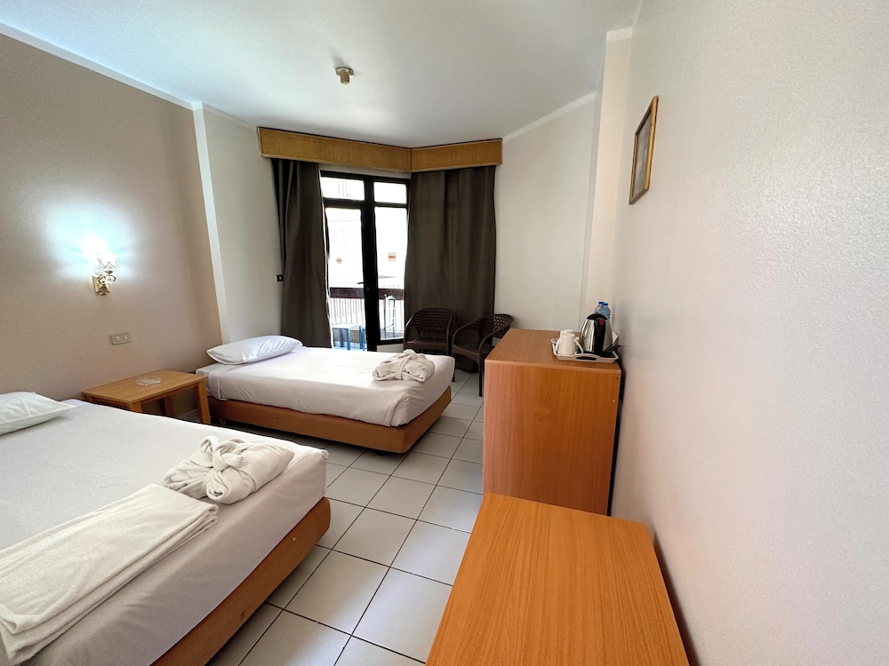 Deluxe Triple Room photo 3