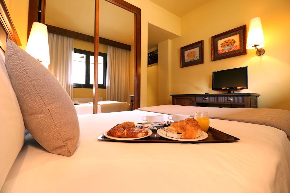 Double Room (Small) photo 2