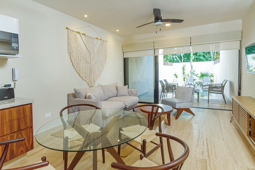 Honeymoon Apartment