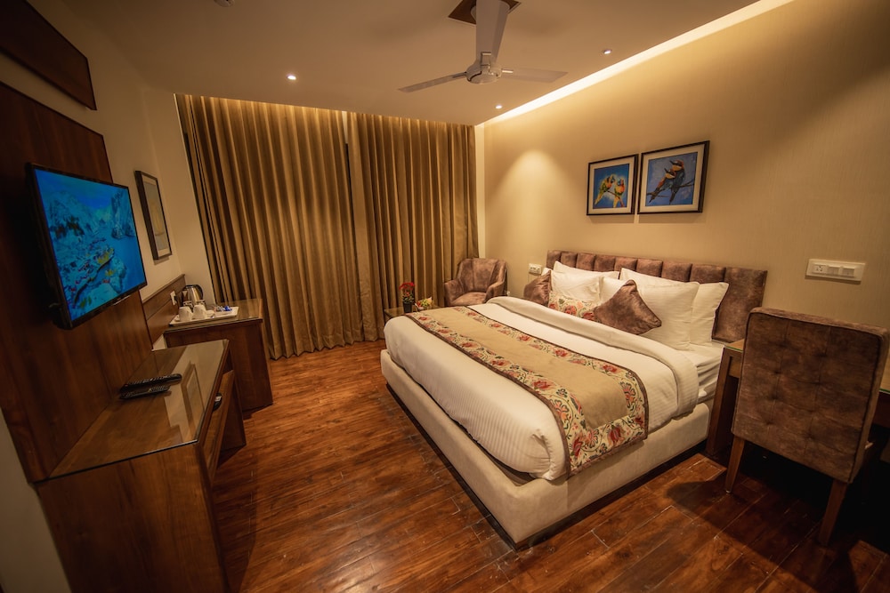 Premium Room with Private Balcony - Photo 2