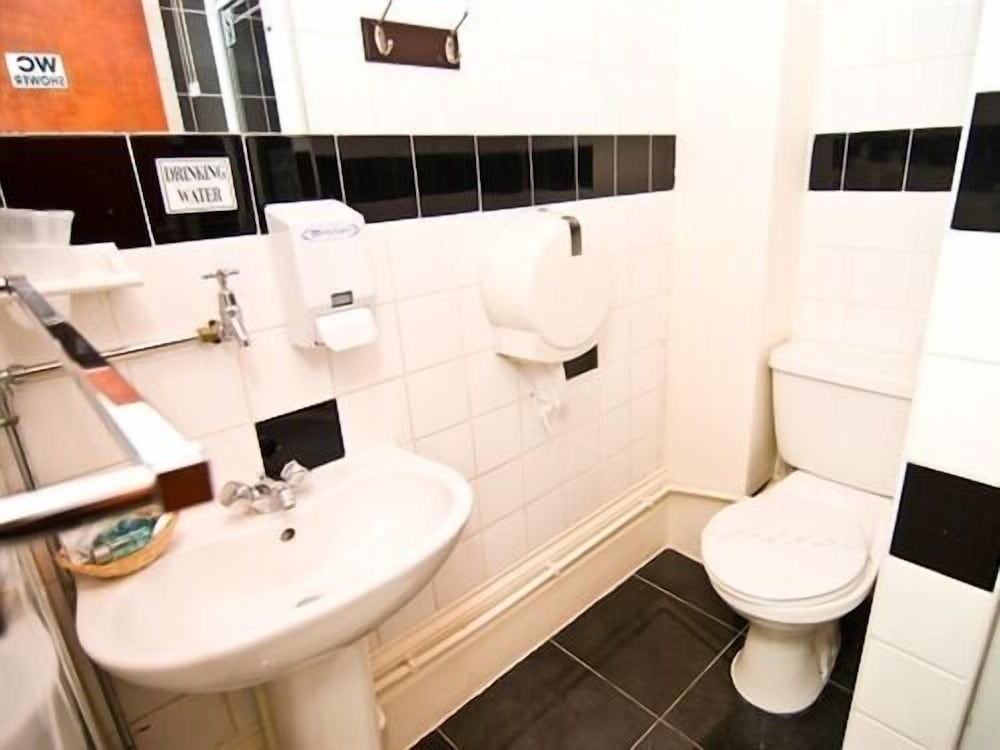 Twin Room, Ensuite photo 3