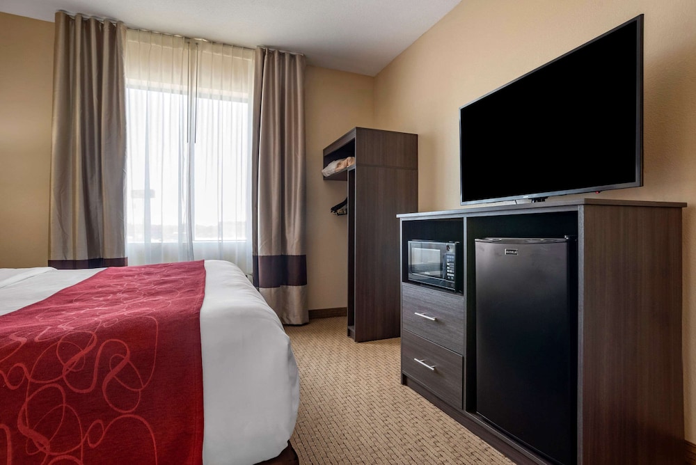 Suite, 1 King Bed, Non Smoking - Photo 3