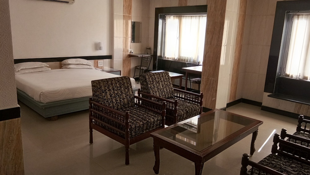 Luxury Suite, 1 King Bed photo 2