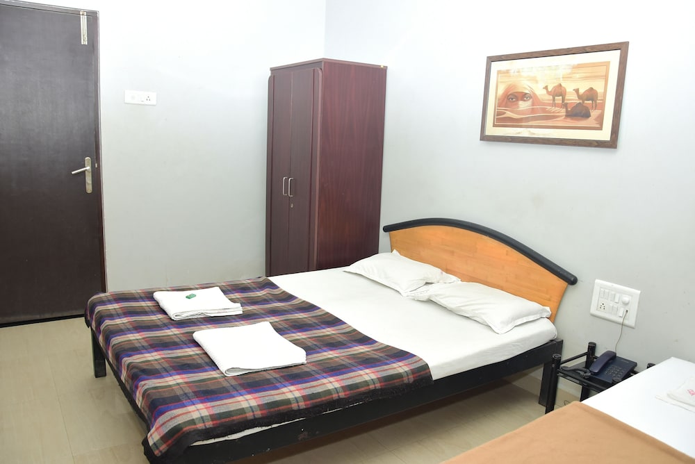 Standard Triple Room (NON AC) photo 1