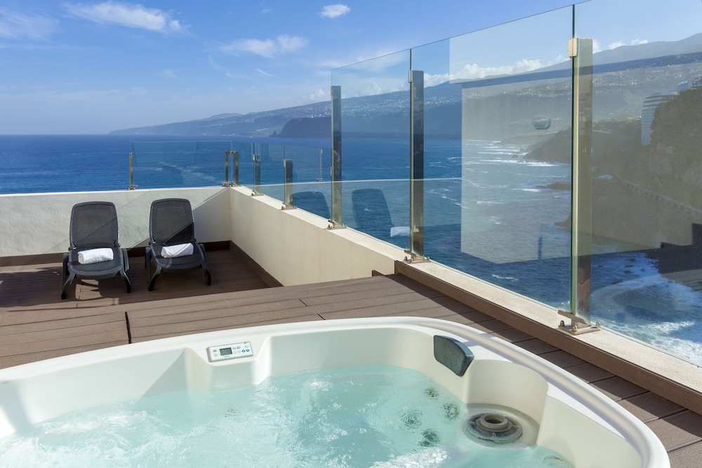 The Level Grand Premium Room Frontal Sea View with Whirlpool