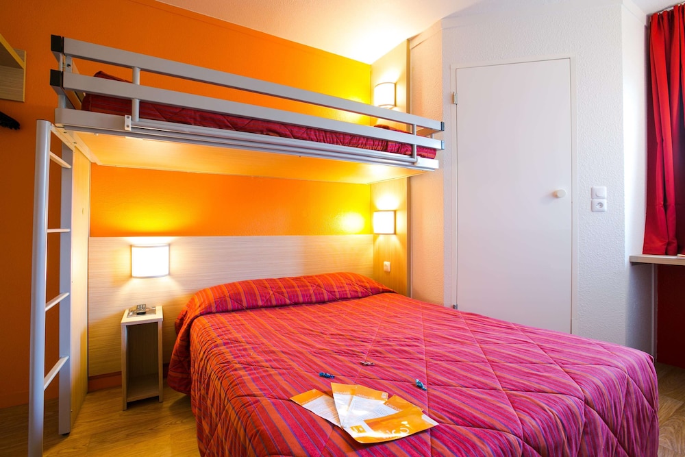 Standard Room, 3 Twin Beds photo 3