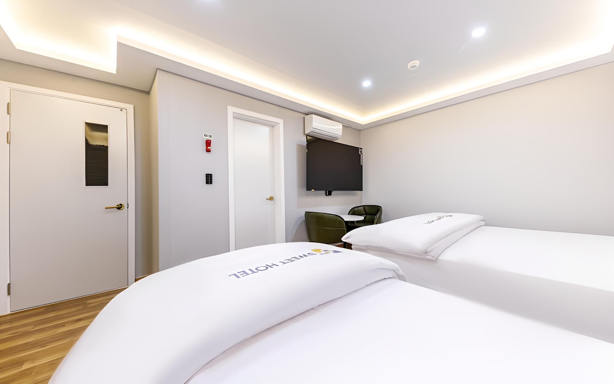 Room (VIP Twin (Double + Single Netflix Fre) - Photo 2