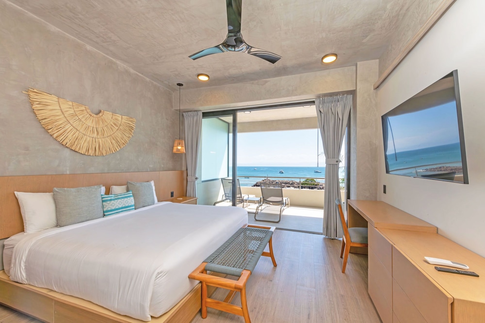 Deluxe Condo, 2 Bedrooms, Beach View 405