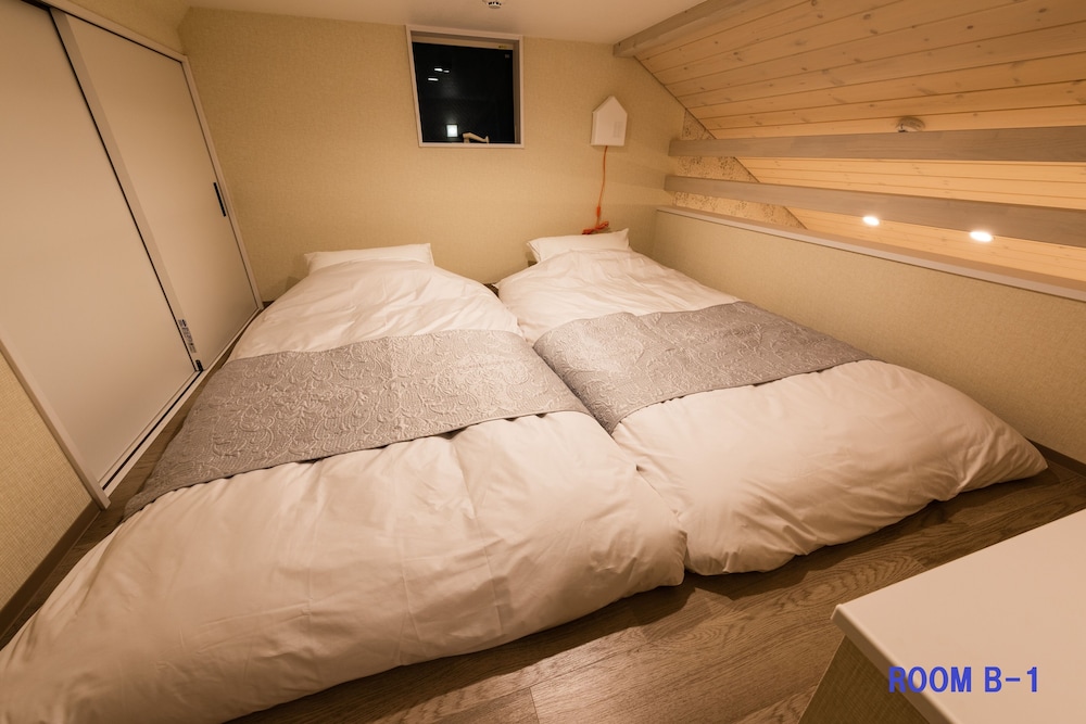 2 Bedrooms Townhouse B-1 thumbnail 6