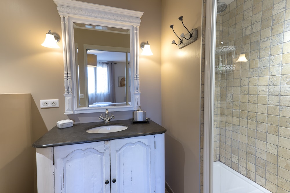 Double Room, Pool View (La Garrigue) photo 3