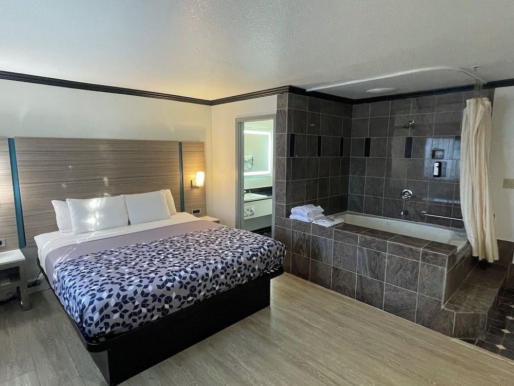Standard Room, Jetted Tub