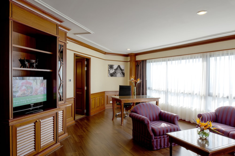 Grand Suite, 1 King Bed, River View - Photo 5