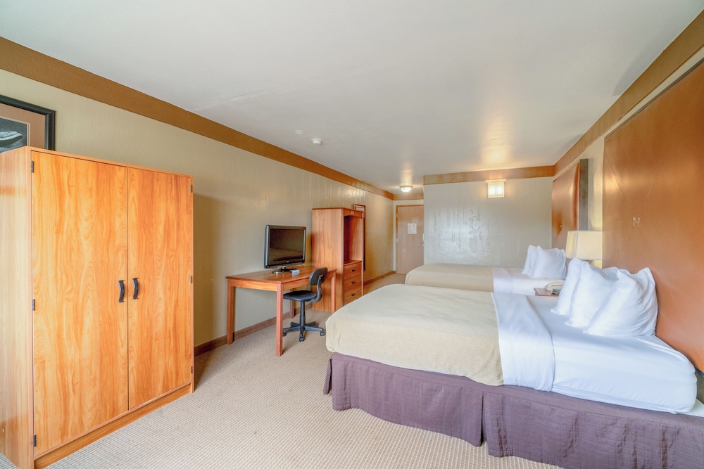 Room, 2 Queen Beds, Non Smoking - Photo 4