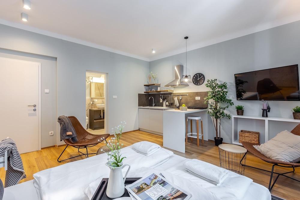Deluxe Studio (Adria Square 4)