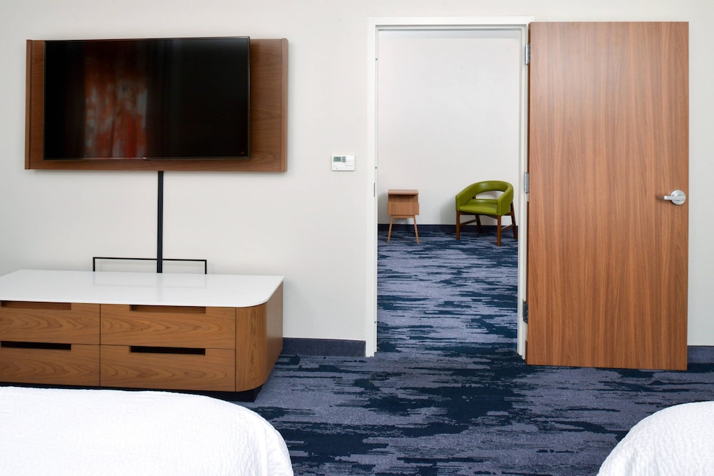 Suite, Multiple Beds - Photo 2