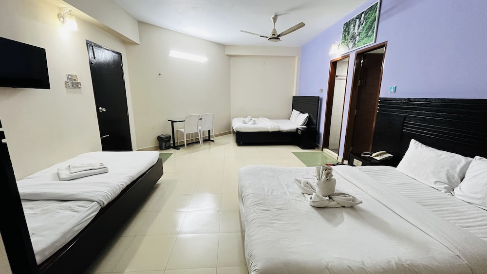 Family Double or Twin Room, Multiple Beds, Non Smoking, City View photo 1