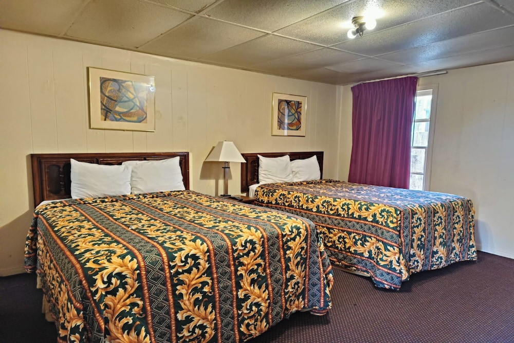 Room, 2 Queen Beds, Non Smoking photo 3