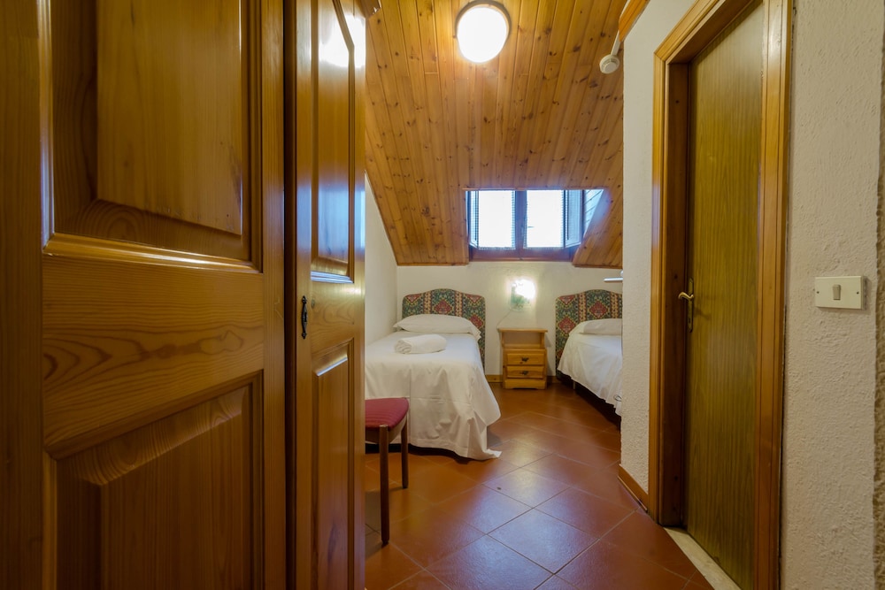 Economy Twin Room photo 1