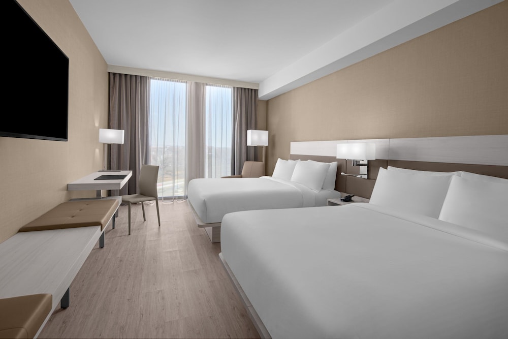 Room, 2 Queen Beds (Mobility Accessible, Tub) - Photo 4