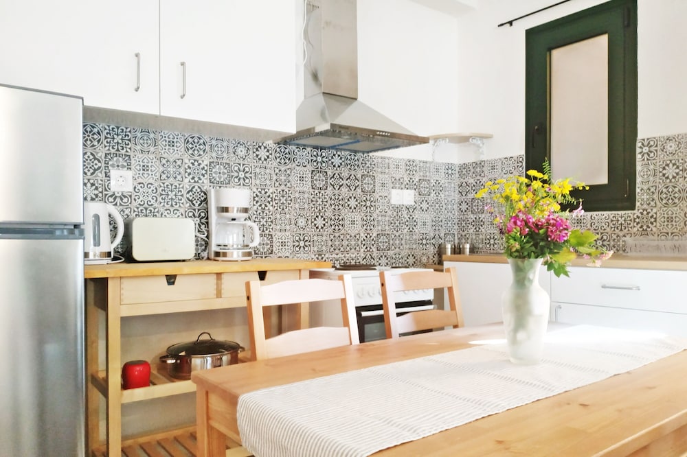 Traditional Apartment photo 2