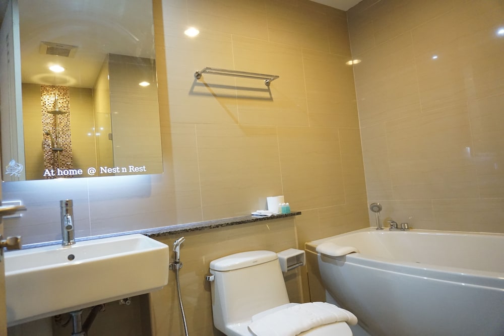 Deluxe Suite, 1 Bedroom, Non Smoking, Bathtub photo 2