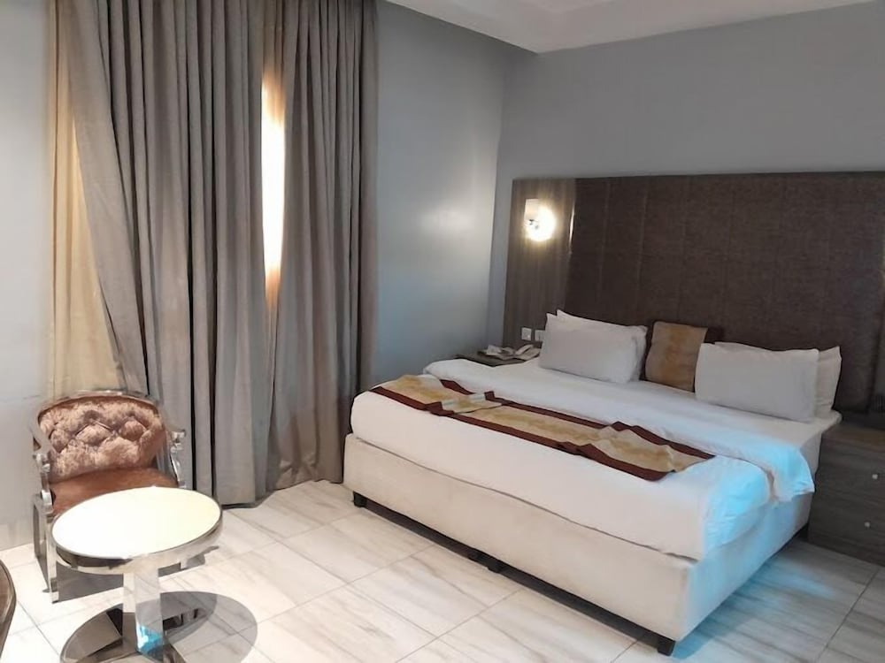 Business Suite, Balcony, City View