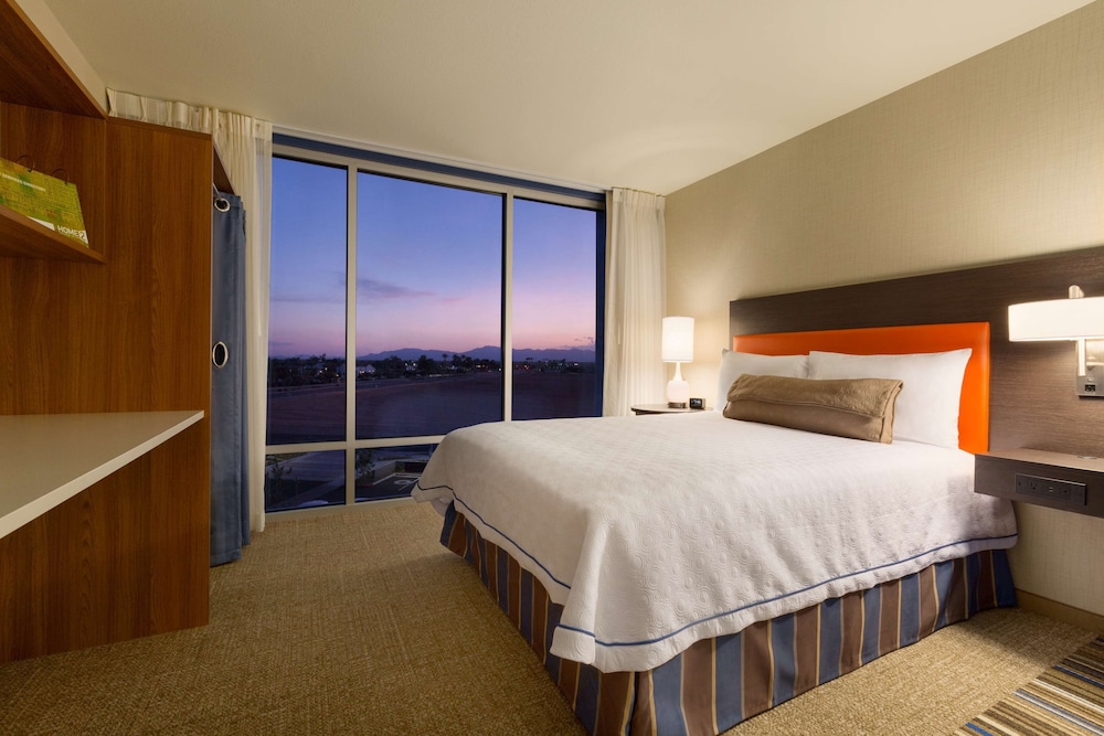 Studio, 1 Queen Bed, Non Smoking, Mountain View