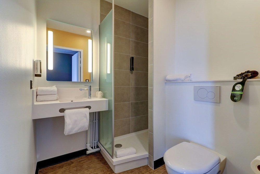 Twin Room, Non Smoking - Photo 3