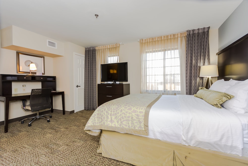 Suite, 1 Bedroom, Accessible, Kitchen (1 Queen Bed, Comm) photo 1