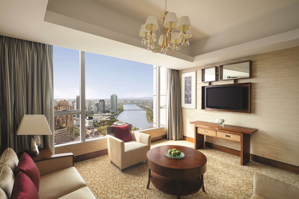 Executive Suite - Photo 3