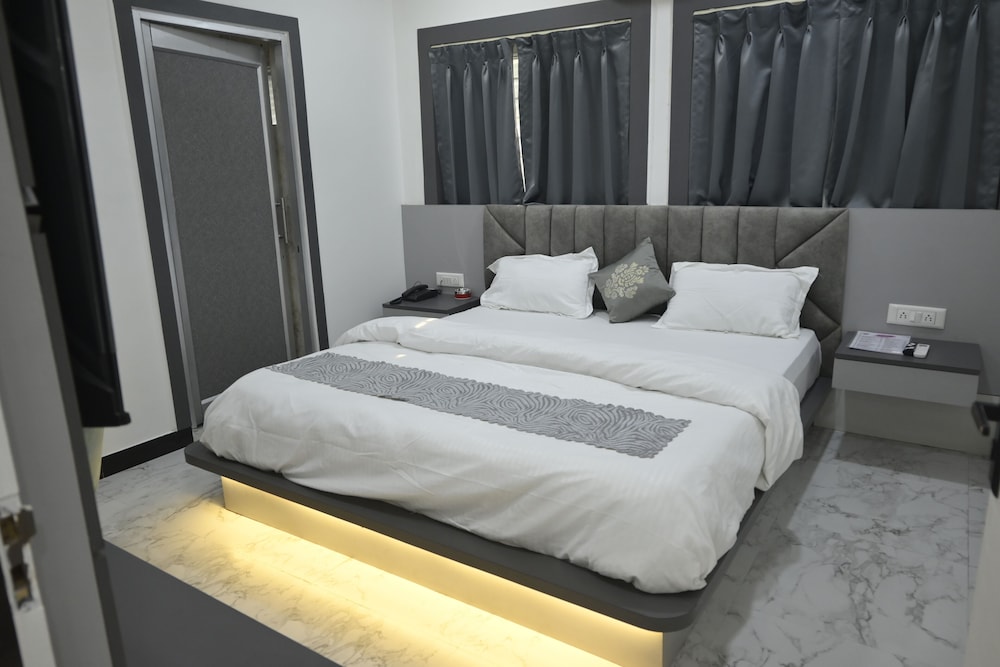Deluxe Double Room, City View photo 3