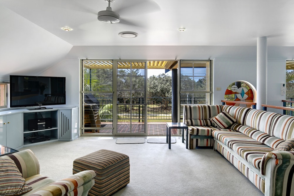 Family Penthouse, 3 Bedrooms, Park View, Beachfront photo 2