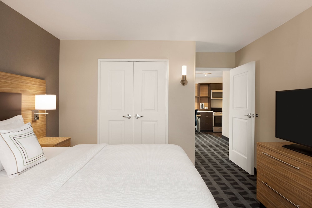 Suite, 1 Bedroom - Photo 2