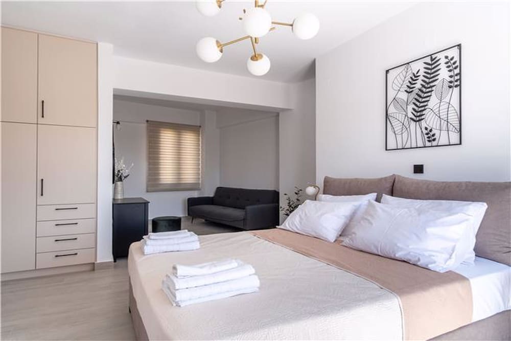 Family House, Multiple Beds (Cretan Residence With Pool)