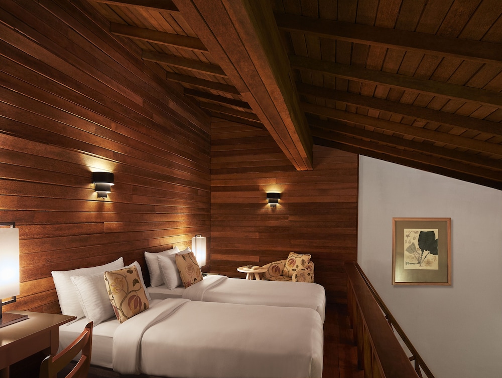Deluxe Attic - Photo 3
