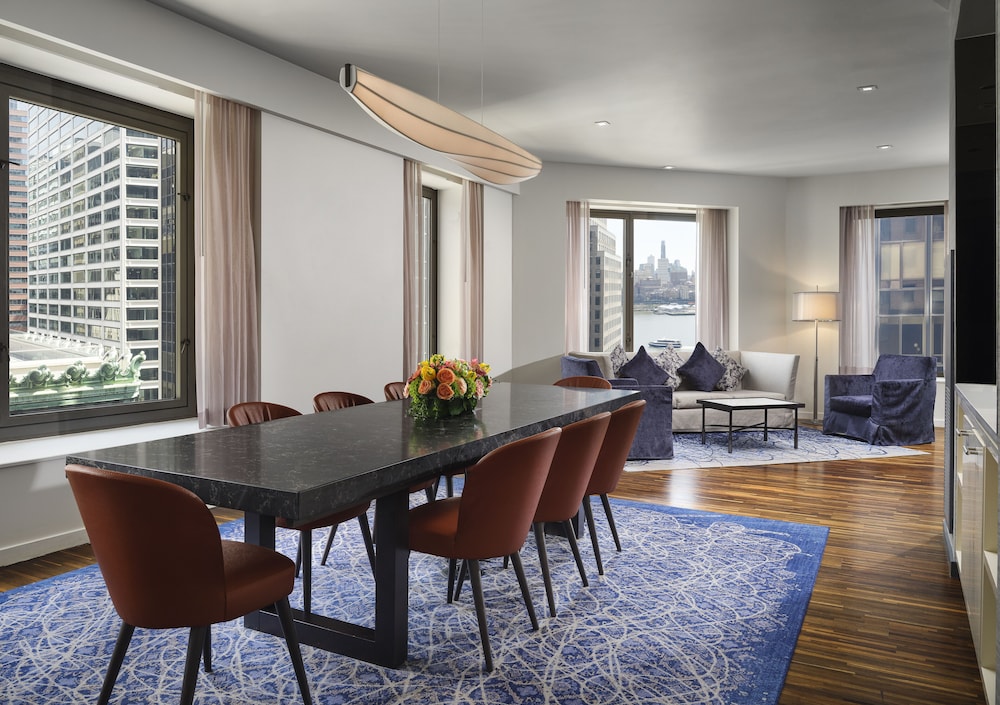 Premium Suite (Centric, Large Suite) thumbnail 6
